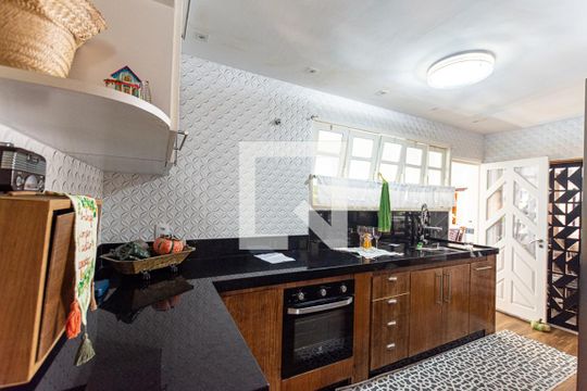 Cozinha de casa de condomínio à venda com 4 quartos, 150m² em Pendotiba, Niterói
