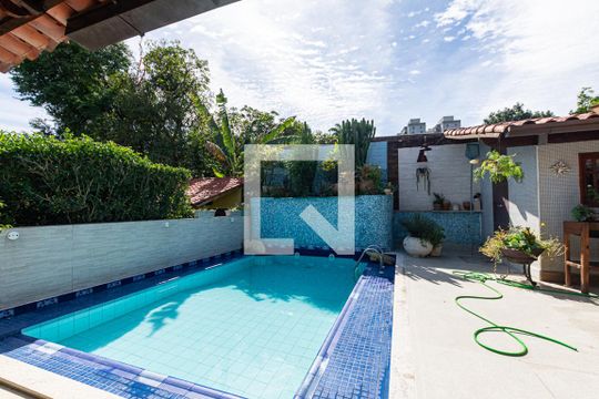 Área externa de casa de condomínio à venda com 4 quartos, 150m² em Pendotiba, Niterói