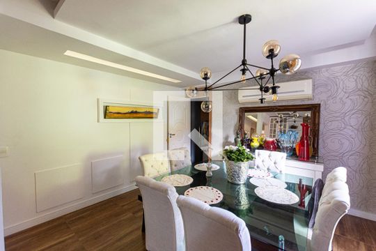 Sala de casa de condomínio à venda com 4 quartos, 150m² em Pendotiba, Niterói