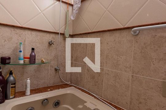 Banheiro da Suíte 2 de casa de condomínio à venda com 4 quartos, 150m² em Pendotiba, Niterói