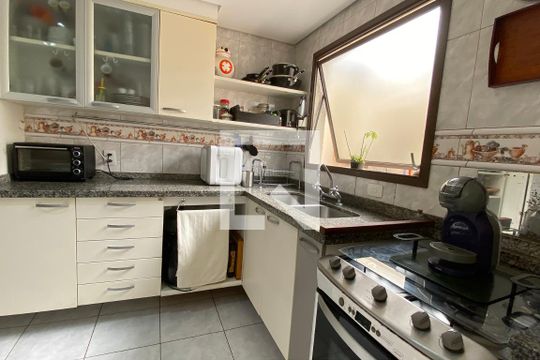Cozinha de casa de condomínio à venda com 3 quartos, 165m² em Tamboré, Santana de Parnaíba