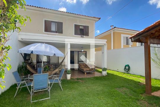 Quintal de casa de condomínio à venda com 3 quartos, 165m² em Tamboré, Santana de Parnaíba