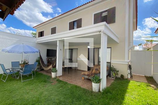 Quintal de casa de condomínio à venda com 3 quartos, 165m² em Tamboré, Santana de Parnaíba