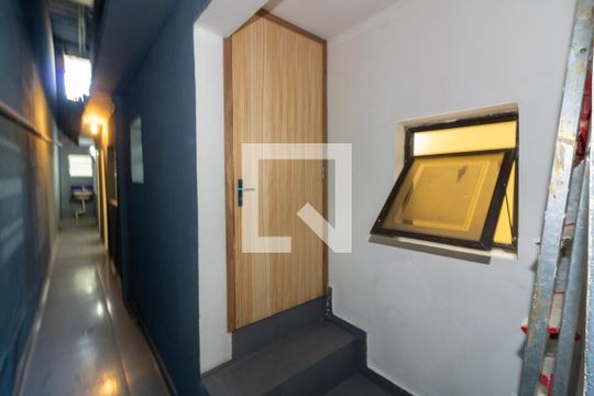 Entrada de casa para alugar com 2 quartos, 70m² em Jardim Record, Taboão da Serra