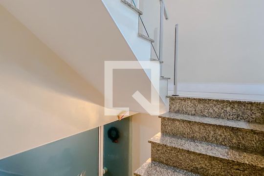 Escada de Acesso á Garagem de casa à venda com 3 quartos, 140m² em Vila Libanesa, São Paulo