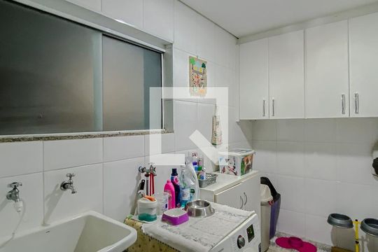 Lavanderia de casa à venda com 3 quartos, 140m² em Vila Libanesa, São Paulo