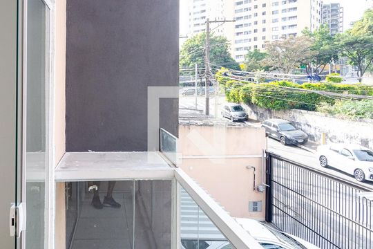 Varanda de kitnet/studio para alugar com 1 quarto, 26m² em Vila Mira, São Paulo