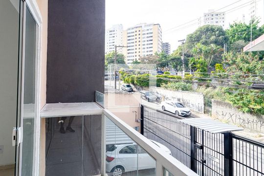 Varanda de kitnet/studio para alugar com 1 quarto, 26m² em Vila Mira, São Paulo