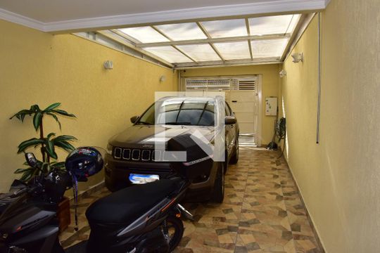 Garagem de casa para alugar com 3 quartos, 100m² em Campo Grande, São Paulo