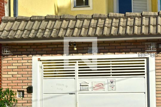 Fachada de casa para alugar com 3 quartos, 100m² em Campo Grande, São Paulo