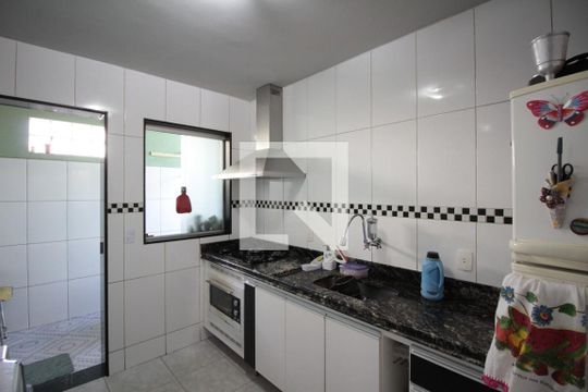 Cozinha de casa à venda com 3 quartos, 200m² em Jardim Leblon, Belo Horizonte