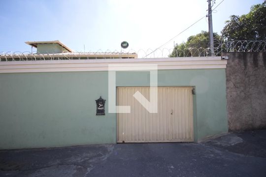 Fachada de casa à venda com 3 quartos, 200m² em Jardim Leblon, Belo Horizonte