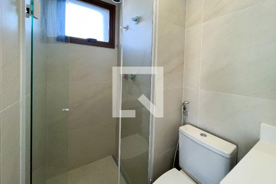 Banheiro de apartamento à venda com 1 quarto, 27m² em Vila Nova Conceição, São Paulo