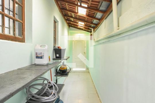 Área Externa  de casa à venda com 4 quartos, 120m² em Jardim Aeroporto, São Paulo