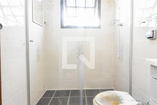 Banheiro 02 de casa à venda com 4 quartos, 120m² em Jardim Aeroporto, São Paulo