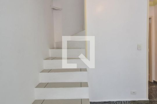 Escada  de casa à venda com 4 quartos, 120m² em Jardim Aeroporto, São Paulo