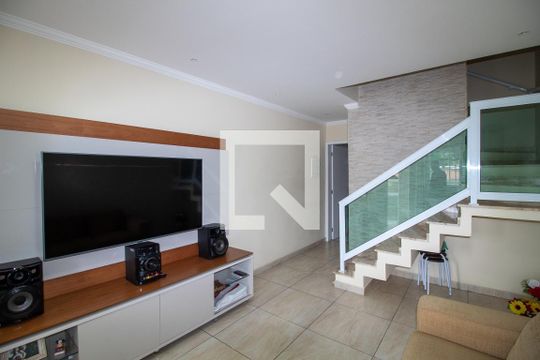 Sala de casa para alugar com 2 quartos, 85m² em Jardim Sarah, São Paulo