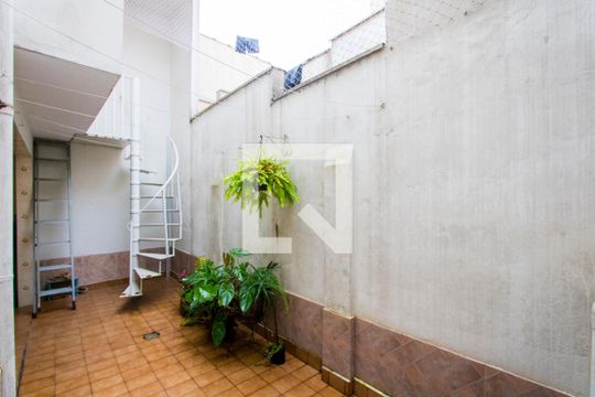 Quintal de casa para alugar com 2 quartos, 136m² em Jardim Bela Vista, Santo André