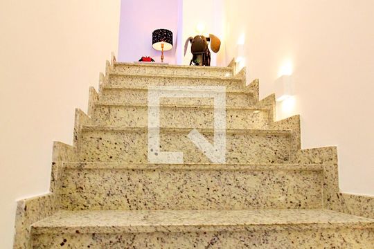 Escada de apartamento à venda com 2 quartos, 110m² em Vila Alpina, Santo André