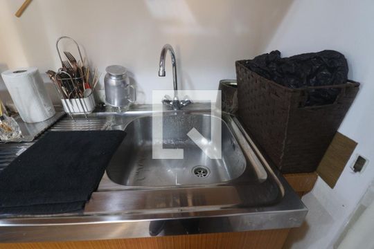 Cozinha de kitnet/studio para alugar com 1 quarto, 38m² em Santana, São Paulo