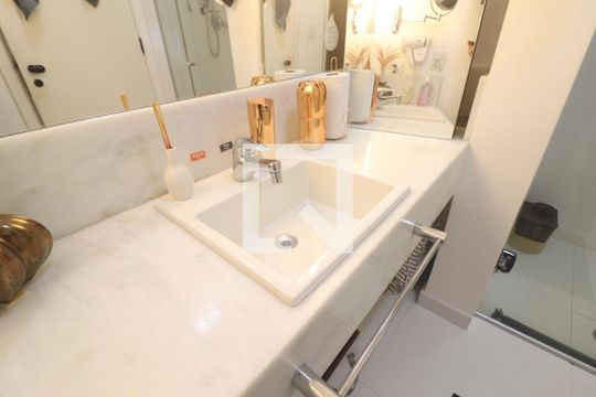 Banheiro de kitnet/studio para alugar com 1 quarto, 38m² em Santana, São Paulo
