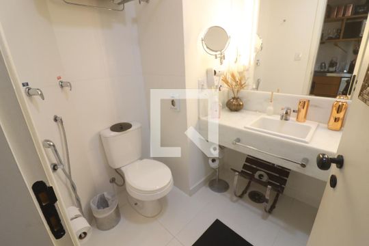 Banheiro de kitnet/studio para alugar com 1 quarto, 38m² em Santana, São Paulo
