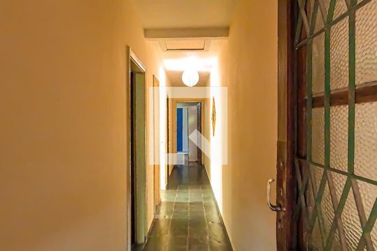 Corredor de casa à venda com 3 quartos, 360m² em Vila Augusta, Guarulhos