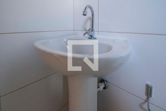 Banheiro de apartamento para alugar com 2 quartos, 70m² em Niterói, Canoas