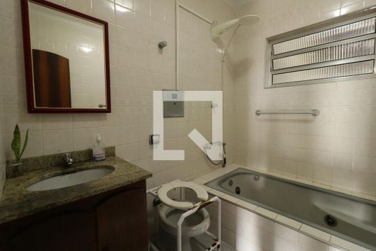 Banheiro da Suite de casa à venda com 4 quartos, 249m² em Vila Gilda, Santo André