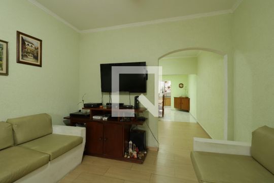 Sala de TV de casa à venda com 4 quartos, 249m² em Vila Gilda, Santo André