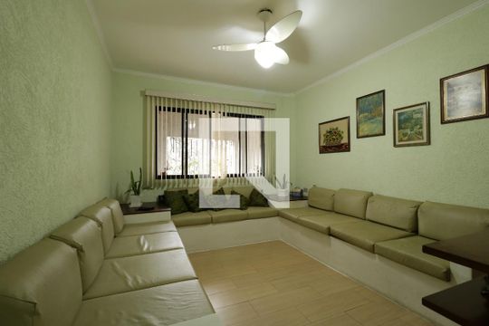 Sala de TV de casa à venda com 4 quartos, 249m² em Vila Gilda, Santo André