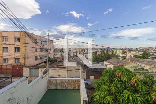 Vista de casa à venda com 4 quartos, 420m² em Santa Efigênia, Belo Horizonte