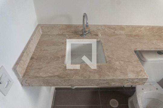 Banheiro de kitnet/studio à venda com 1 quarto, 27m² em Bela Vista, São Paulo