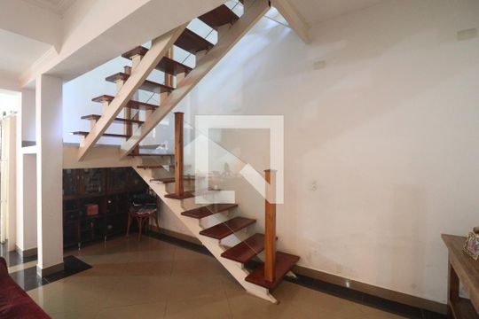 Escada de casa à venda com 2 quartos, 150m² em Jardim São Paulo, São Paulo
