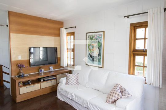 Sala de Estar 2 de casa para alugar com 4 quartos, 250m² em Conceição, Diadema