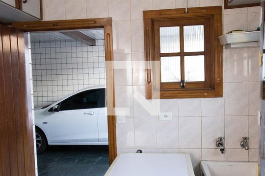 Área de Serviço de casa para alugar com 4 quartos, 250m² em Conceição, Diadema