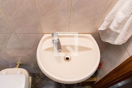 Lavabo de casa para alugar com 4 quartos, 250m² em Conceição, Diadema