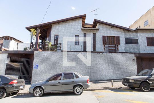 Fachada de casa para alugar com 4 quartos, 250m² em Conceição, Diadema