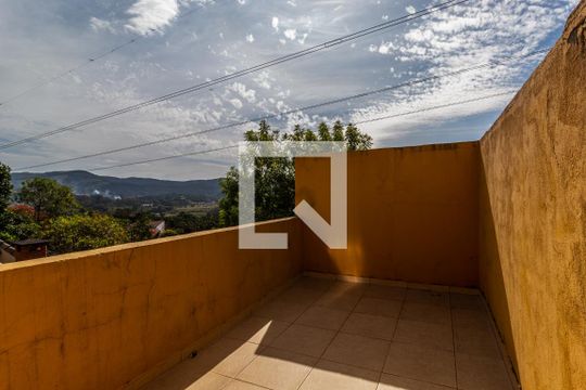 Quintal de casa à venda com 2 quartos, 125m² em Parque Continental Iii, Guarulhos