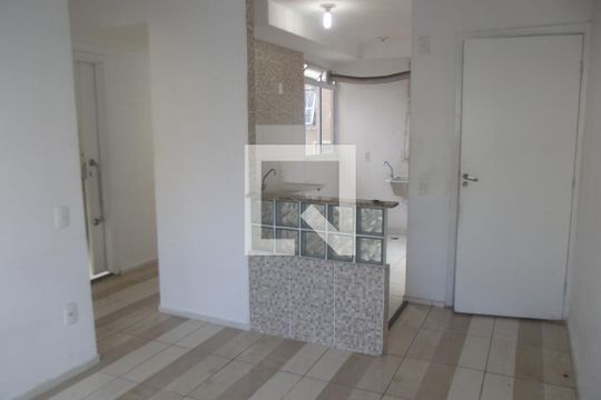 Sala de apartamento para alugar com 1 quarto, 40m² em Del Castilho, Rio de Janeiro