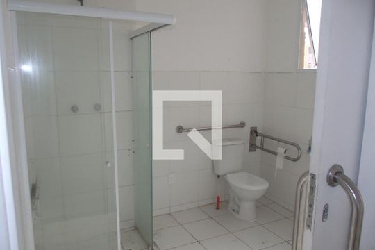 Banheiro de apartamento para alugar com 1 quarto, 40m² em Del Castilho, Rio de Janeiro