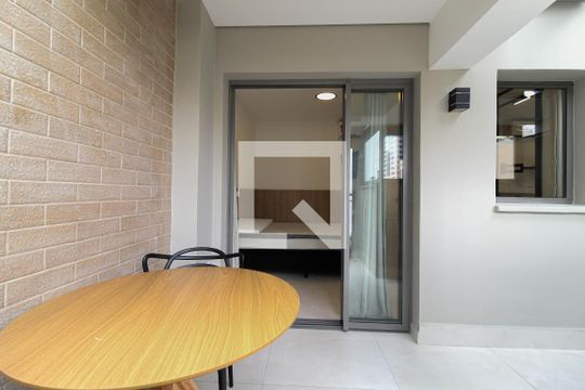 Varanda de kitnet/studio à venda com 1 quarto, 28m² em Moema, São Paulo