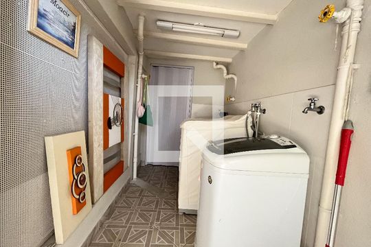 Área de Serviço de casa à venda com 2 quartos, 325m² em Vila Guarani (z Sul), São Paulo