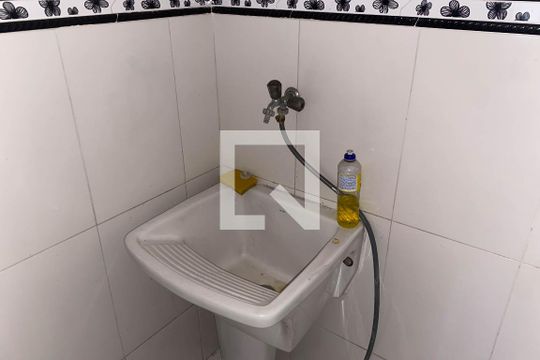 Área de Serviço de apartamento para alugar com 2 quartos, 70m² em Pq Duque, Duque de Caxias