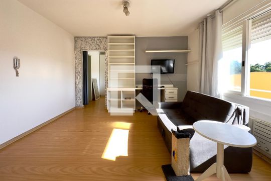 Sala de apartamento para alugar com 1 quarto, 50m² em Santo Antônio, Porto Alegre