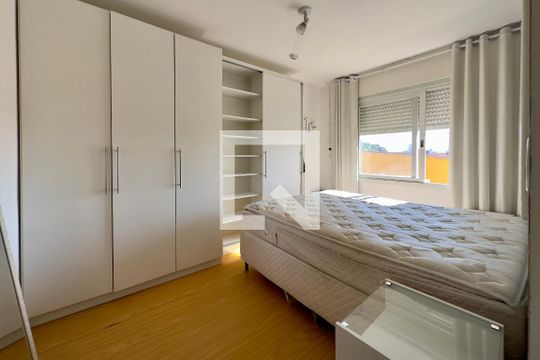Quarto de apartamento para alugar com 1 quarto, 50m² em Santo Antônio, Porto Alegre
