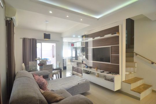 Sala de casa de condomínio à venda com 3 quartos, 122m² em Harmonia, Canoas