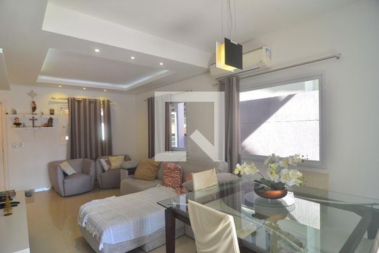 Sala de casa de condomínio à venda com 3 quartos, 122m² em Harmonia, Canoas