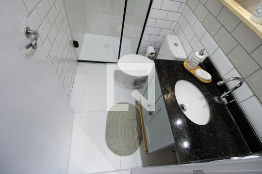 Banheiro de kitnet/studio para alugar com 1 quarto, 24m² em Perdizes, São Paulo