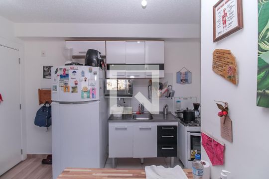 Cozinha de apartamento para alugar com 2 quartos, 40m² em Vila Ema, São Paulo
